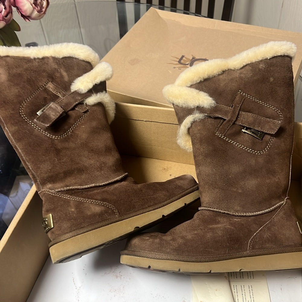 UGG BOOTS - Picture 3 of 5